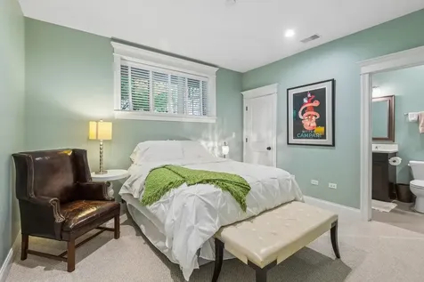 2109 West Sunnyside Avenue Chicago IL 60625