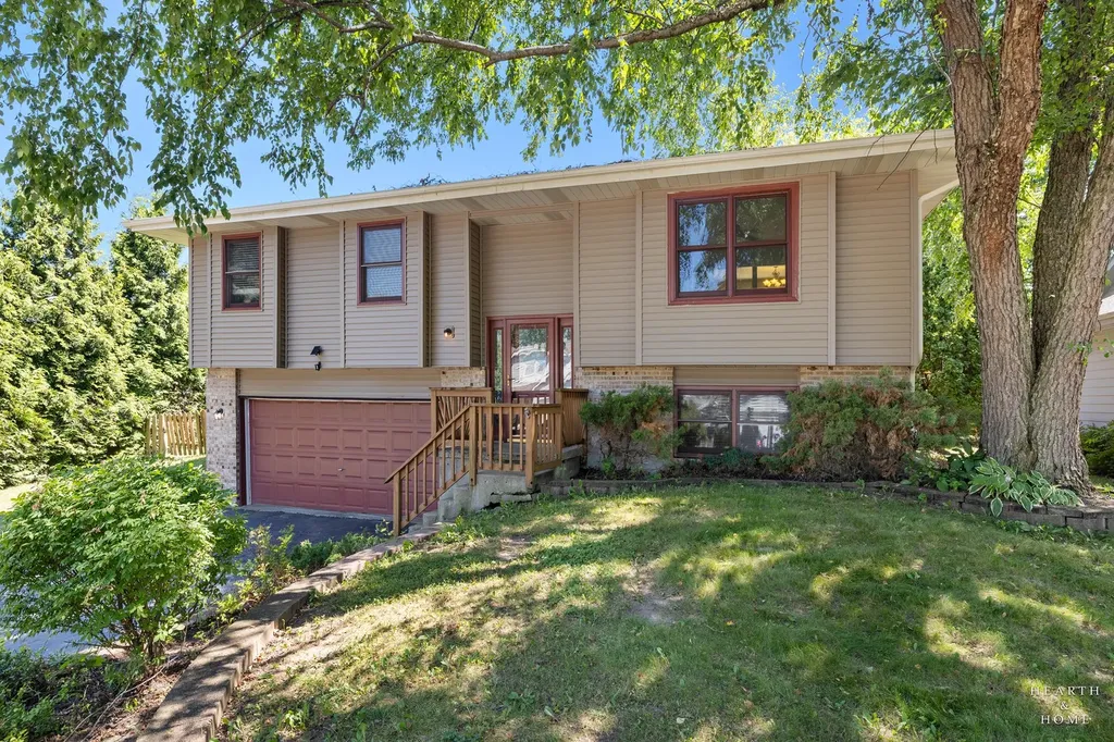 558 Barbary Lane Woodstock IL 60098