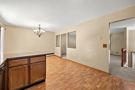 558 Barbary Lane Woodstock IL 60098