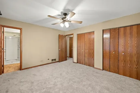 558 Barbary Lane Woodstock IL 60098
