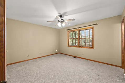 558 Barbary Lane Woodstock IL 60098
