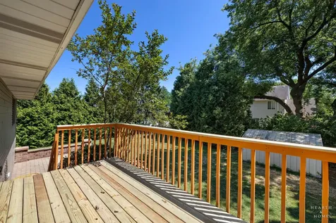 558 Barbary Lane Woodstock IL 60098