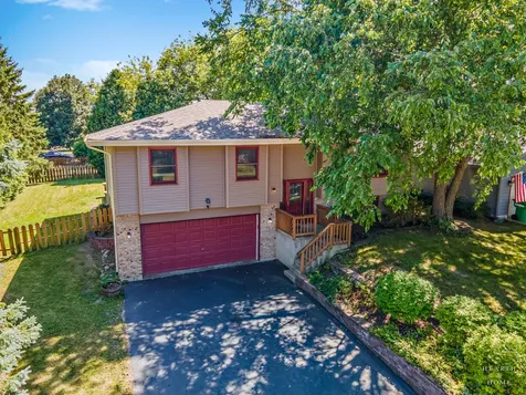 558 Barbary Lane Woodstock IL 60098
