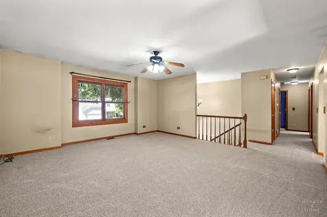 558 Barbary Lane Woodstock IL 60098