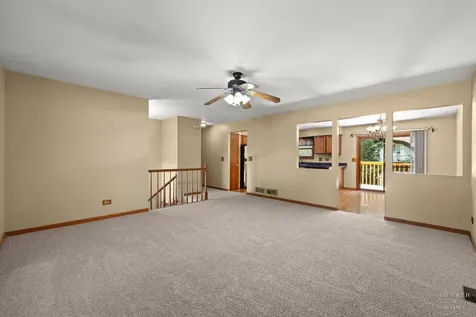 558 Barbary Lane Woodstock IL 60098