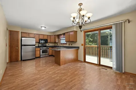 558 Barbary Lane Woodstock IL 60098
