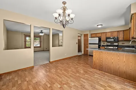 558 Barbary Lane Woodstock IL 60098