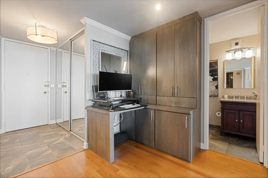 1660 North La Salle Street Chicago IL 60614