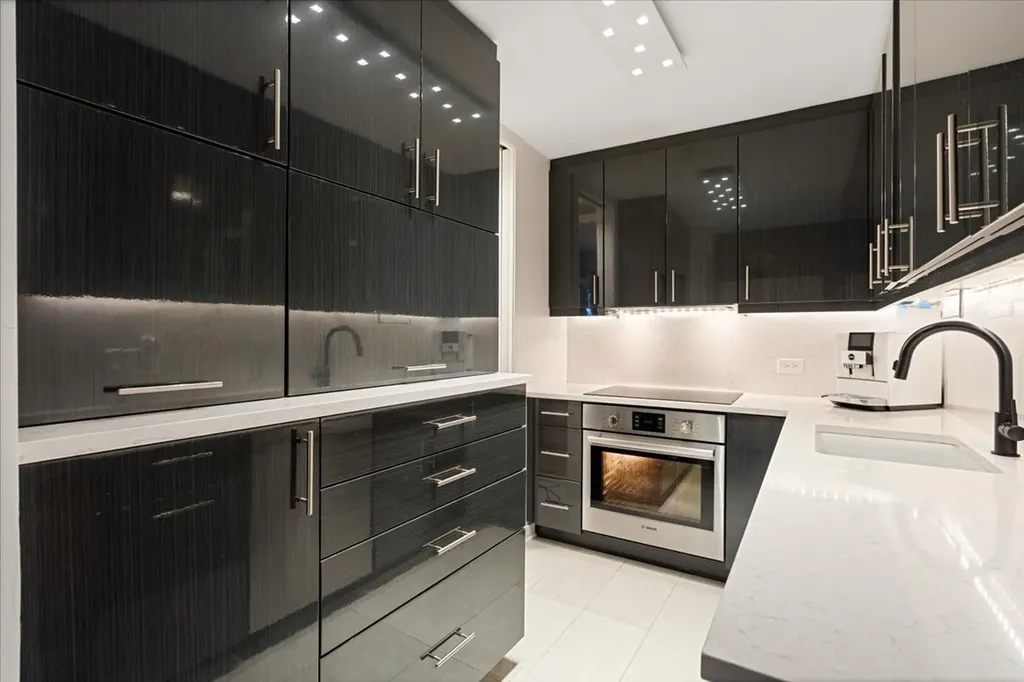 1660 North La Salle Street Chicago IL 60614