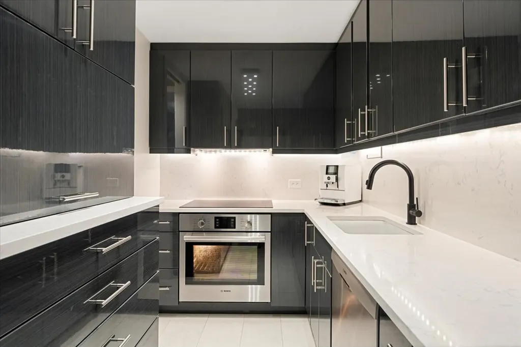 1660 North La Salle Street Chicago IL 60614