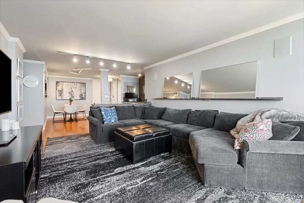 1660 North La Salle Street Chicago IL 60614