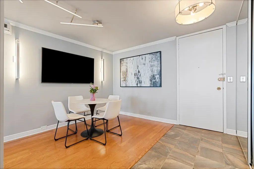 1660 North La Salle Street Chicago IL 60614