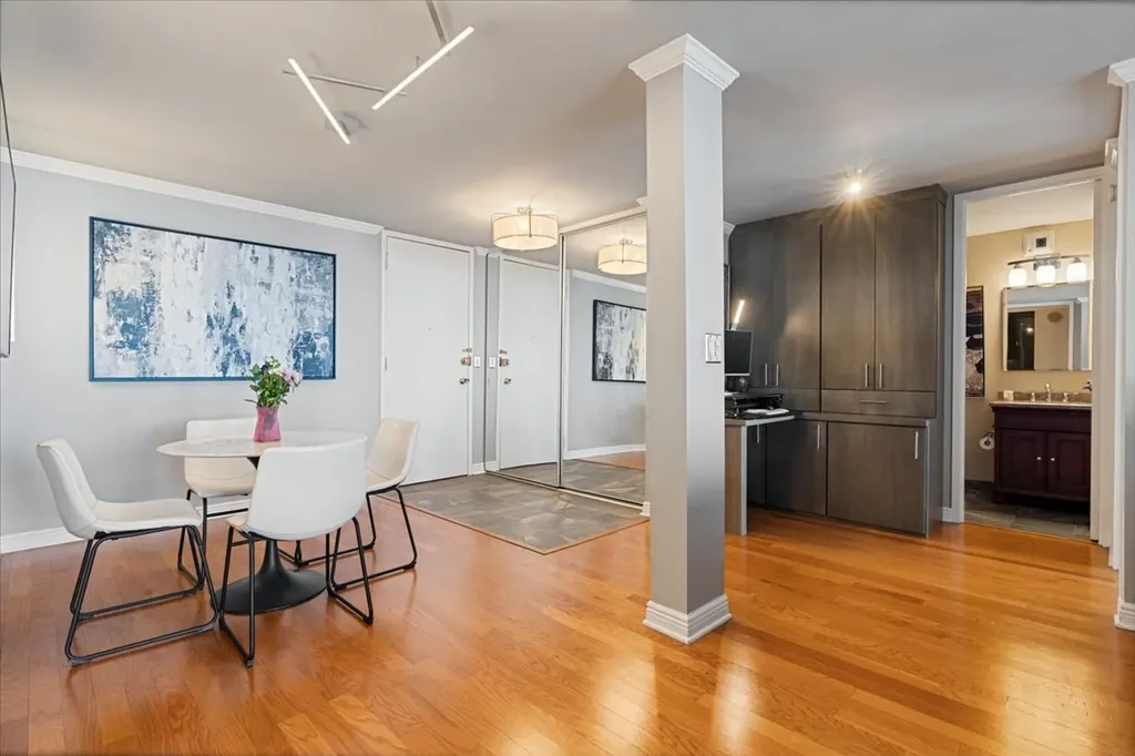 1660 North La Salle Street Chicago IL 60614