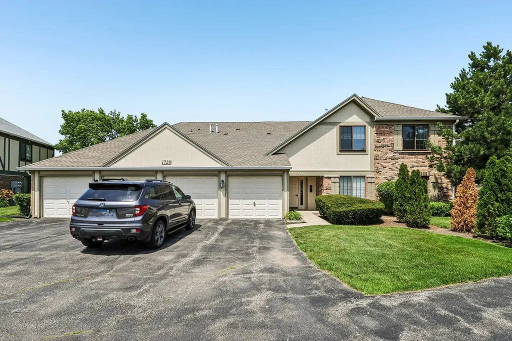 1728 North Emerald Bay Palatine IL 60074