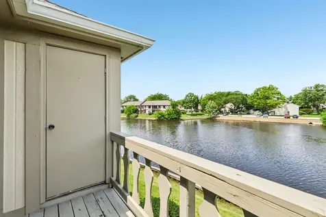 1728 North Emerald Bay Palatine IL 60074