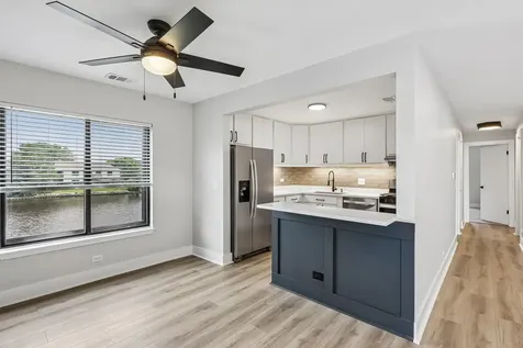 1728 North Emerald Bay Palatine IL 60074