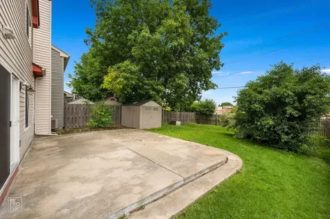 2041 Clarewood Lane Mundelein IL 60060