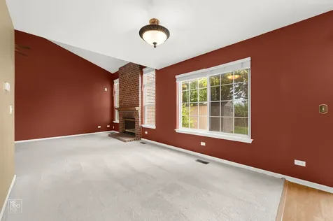 2041 Clarewood Lane Mundelein IL 60060