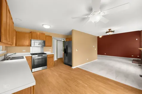 2041 Clarewood Lane Mundelein IL 60060