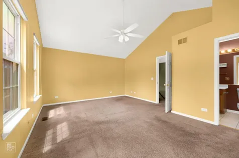 2041 Clarewood Lane Mundelein IL 60060