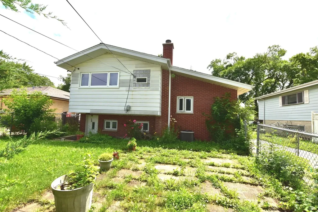14 North May Street Addison IL 60101