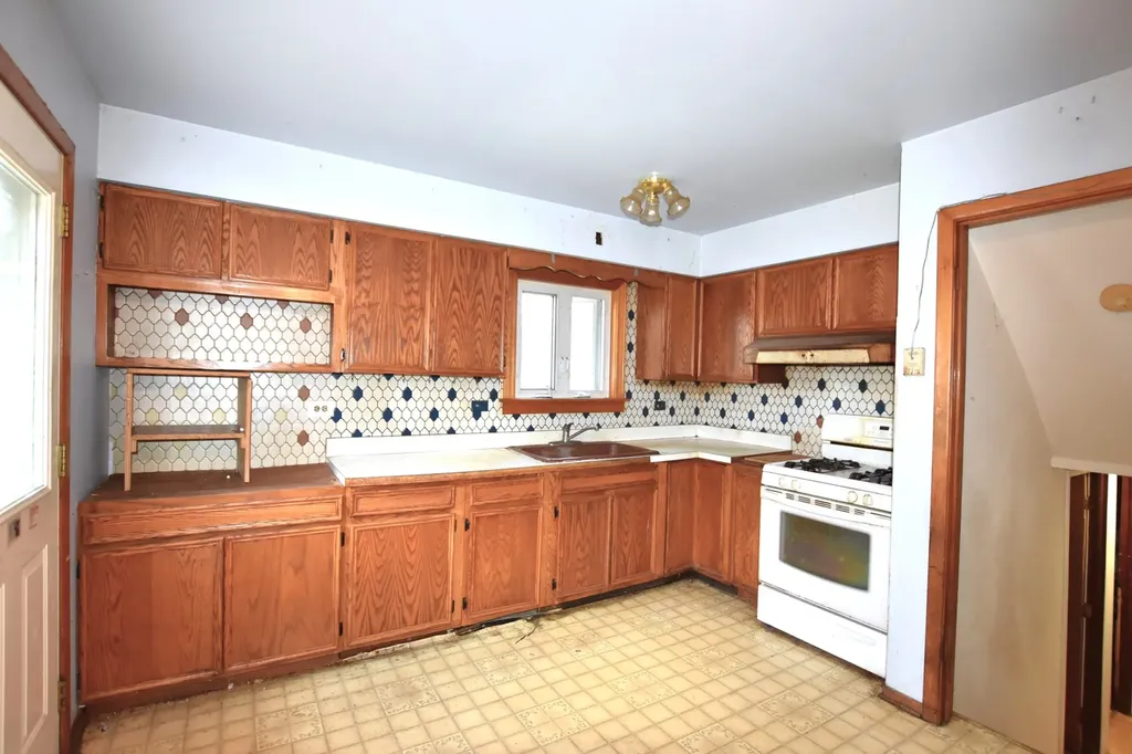 14 North May Street Addison IL 60101