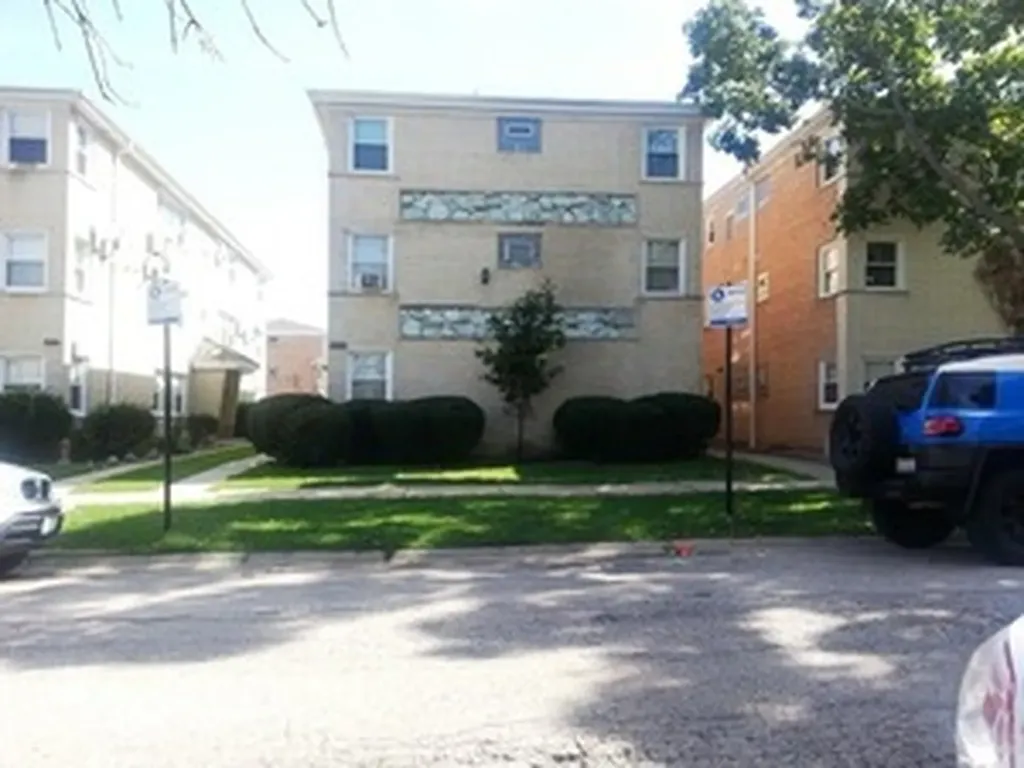 5207 North Reserve Avenue Chicago IL 60656