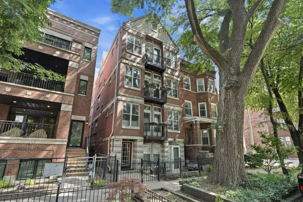 920 West Wolfram Street Chicago IL 60657