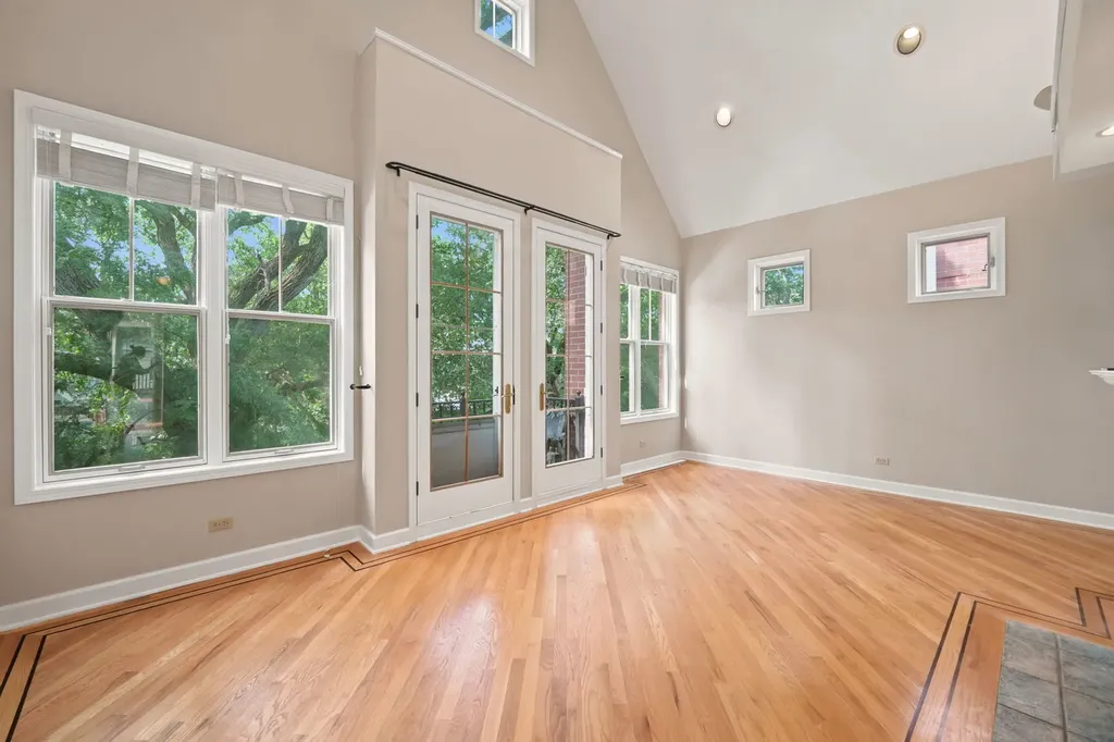 920 West Wolfram Street Chicago IL 60657