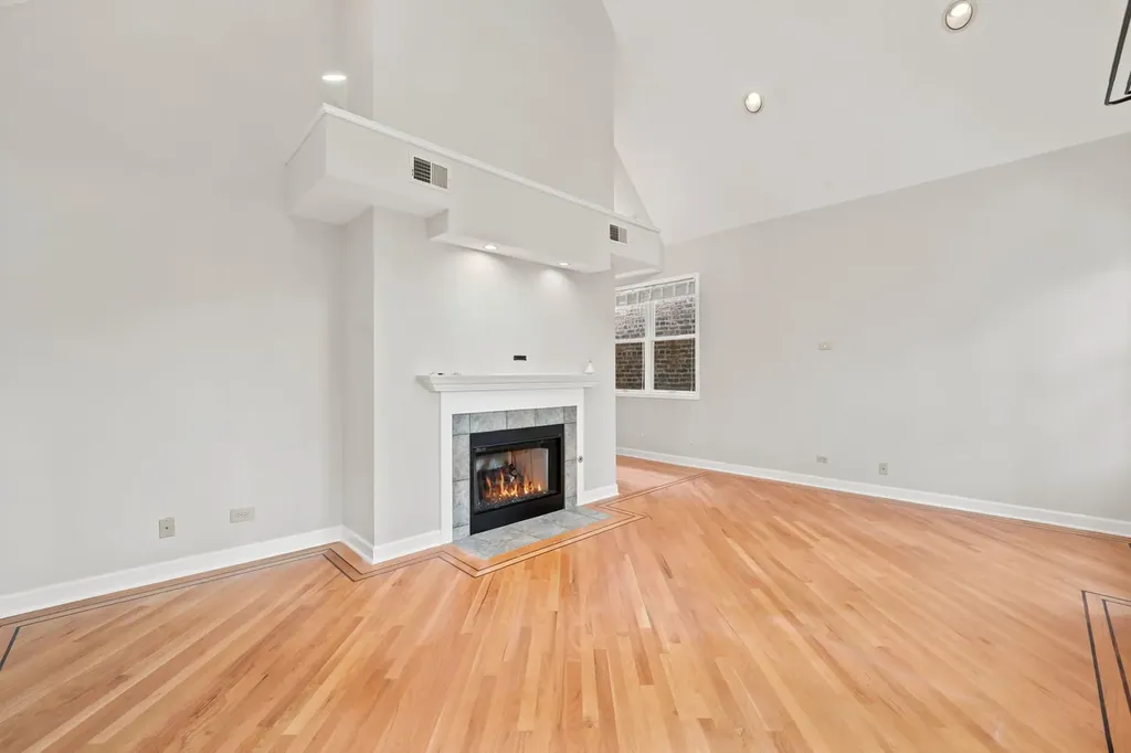 920 West Wolfram Street Chicago IL 60657