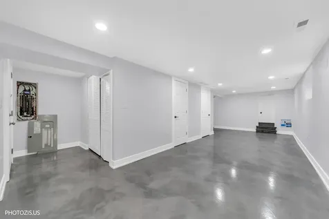 8021 West 45th Street Lyons IL 60534