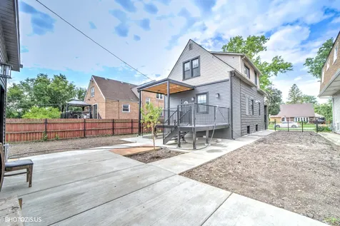 8021 West 45th Street Lyons IL 60534