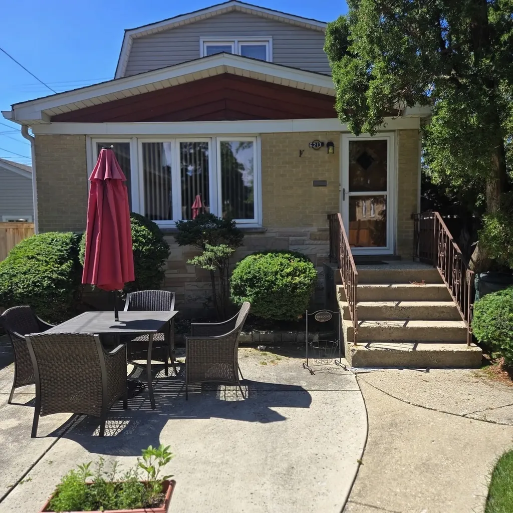 6213 West Newport Avenue Chicago IL 60634