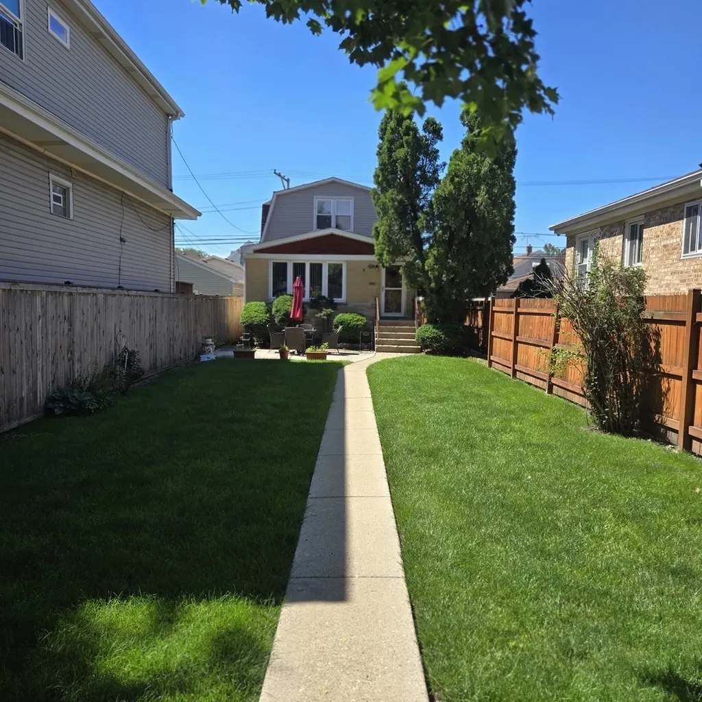 6213 West Newport Avenue Chicago IL 60634