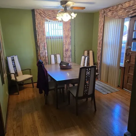 6213 West Newport Avenue Chicago IL 60634