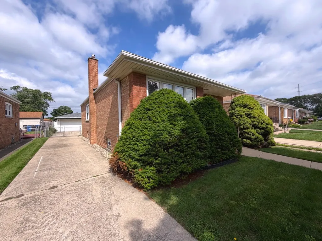 12850 South Commercial Avenue Chicago IL 60633