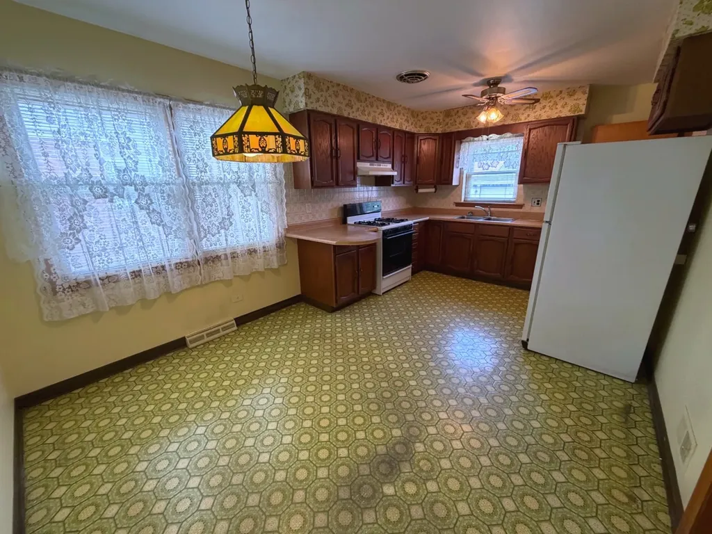 12850 South Commercial Avenue Chicago IL 60633