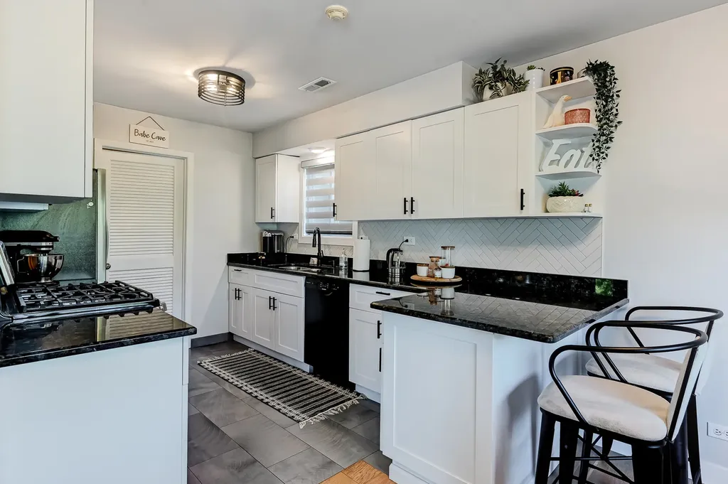 385 Coventry Court Clarendon Hills IL 60514