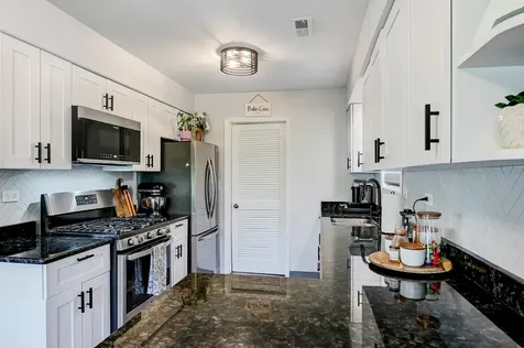 385 Coventry Court Clarendon Hills IL 60514