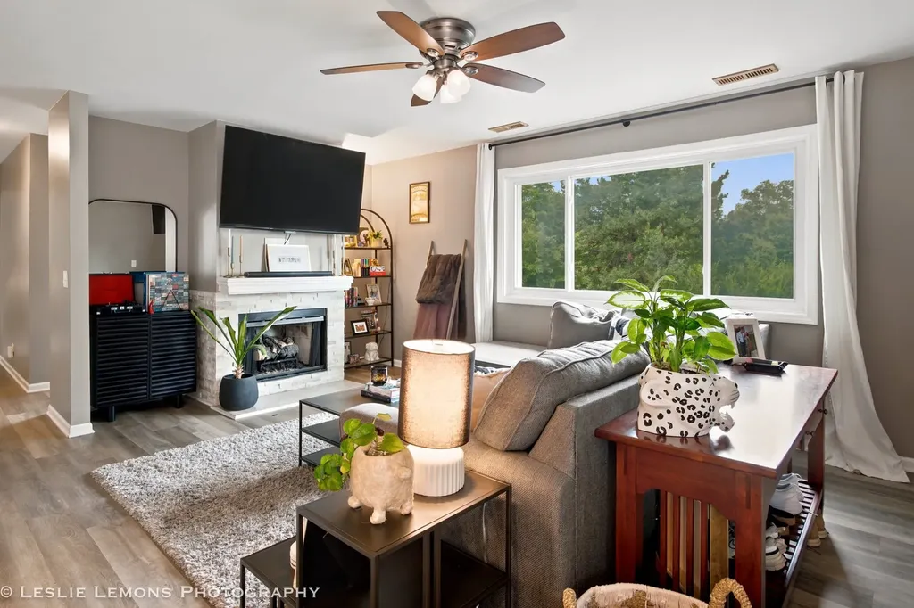 446 Valley Drive Naperville IL 60563