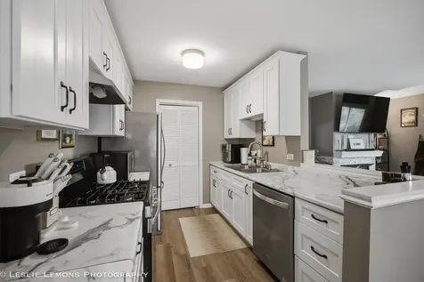 446 Valley Drive Naperville IL 60563