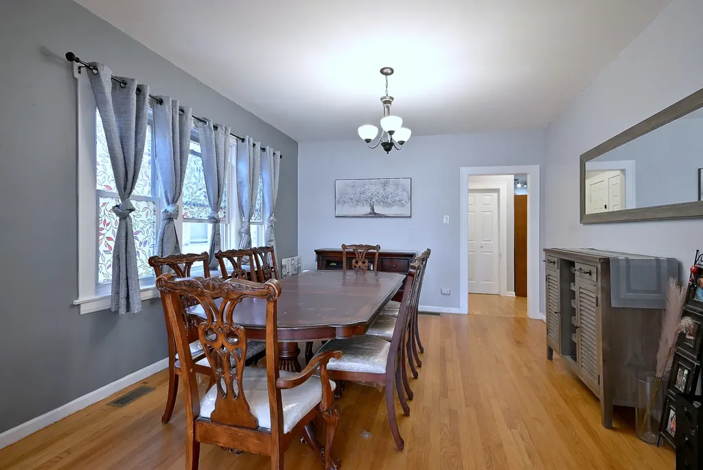 2924 North Linder Avenue Chicago IL 60641