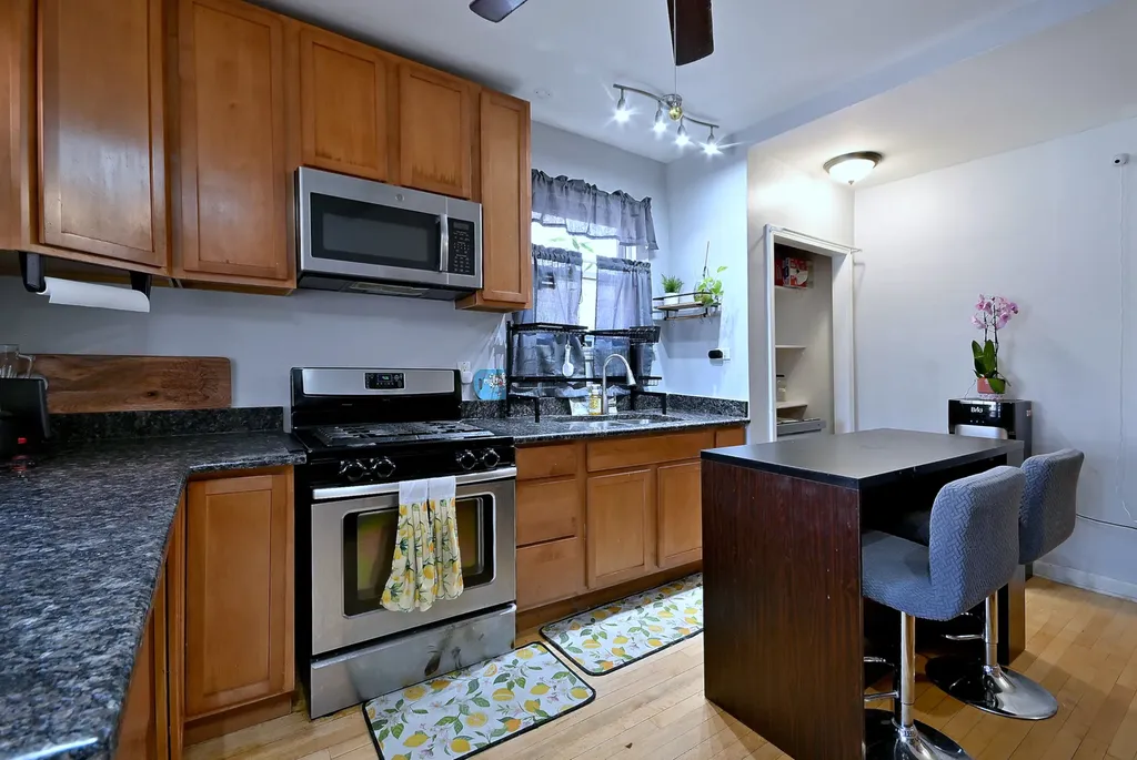 2924 North Linder Avenue Chicago IL 60641