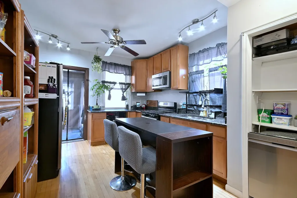 2924 North Linder Avenue Chicago IL 60641