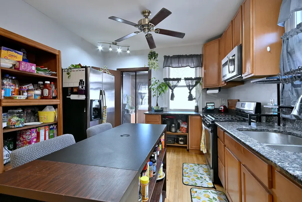 2924 North Linder Avenue Chicago IL 60641