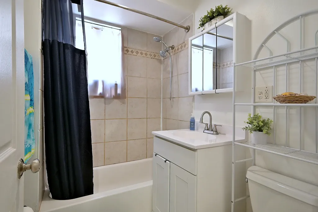 2924 North Linder Avenue Chicago IL 60641