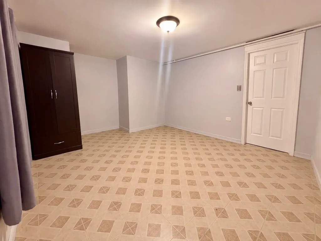 2924 North Linder Avenue Chicago IL 60641