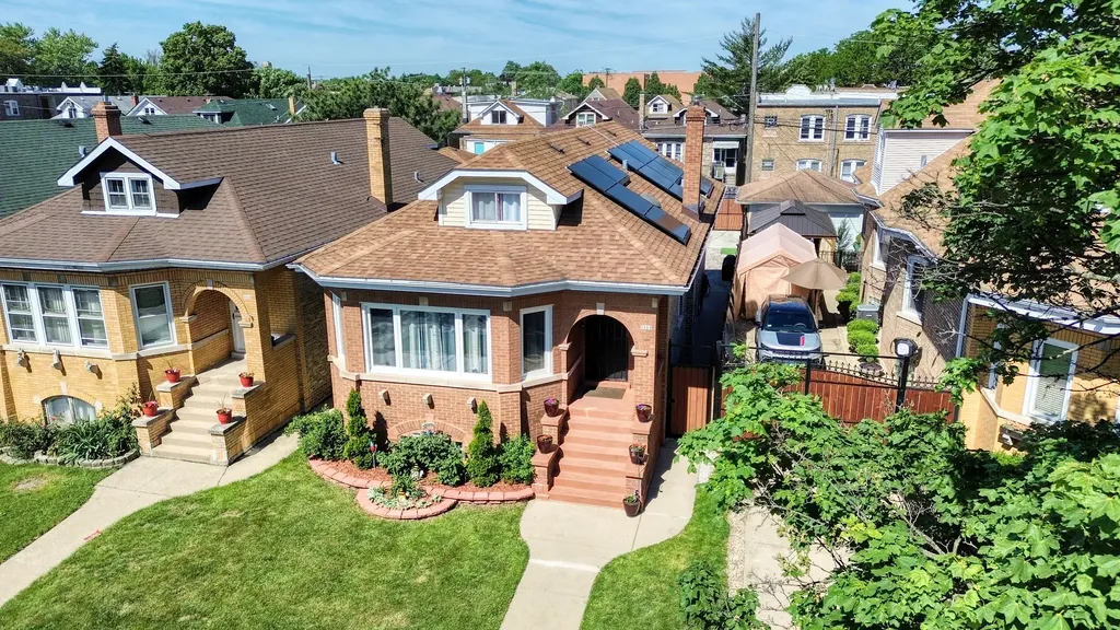 2924 North Linder Avenue Chicago IL 60641