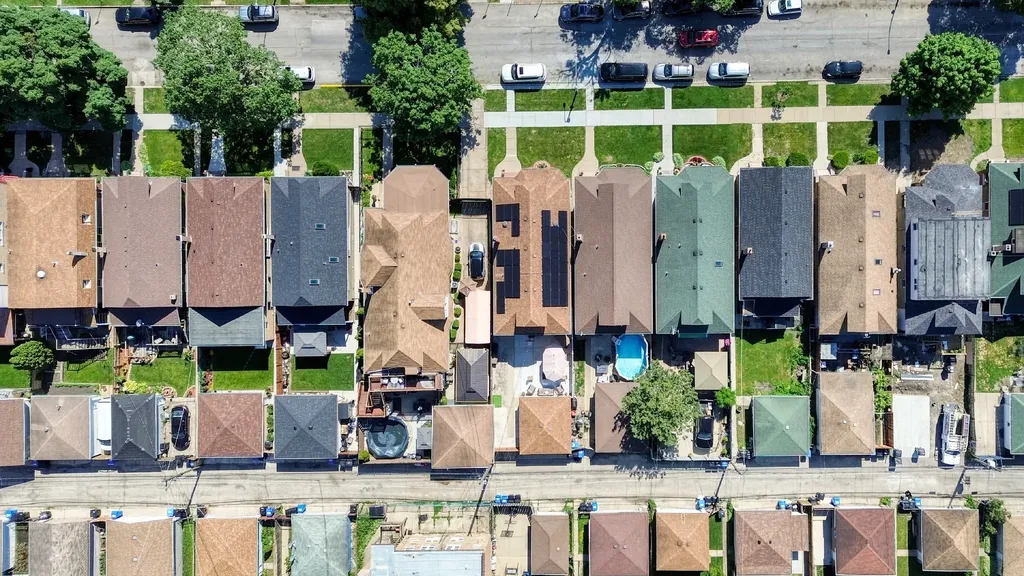 2924 North Linder Avenue Chicago IL 60641
