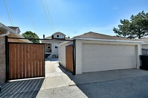 2924 North Linder Avenue Chicago IL 60641